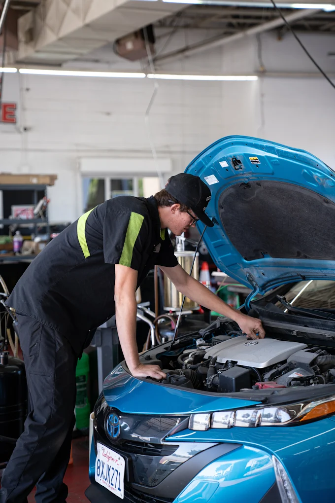 EZ Lube Oil Change shop on Valley Central Way in Lancaster, California